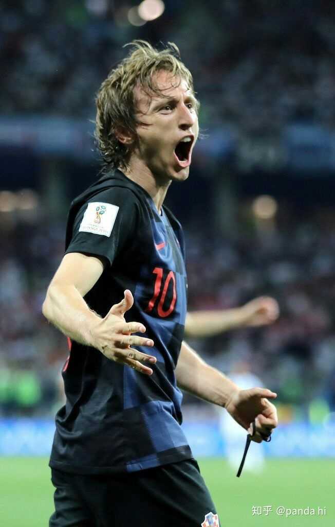 东契奇又胖了？湖人要想东契奇打的舒服或许要效仿独行侠打造阵容，必须要配备真正的3D锋线和护框中锋