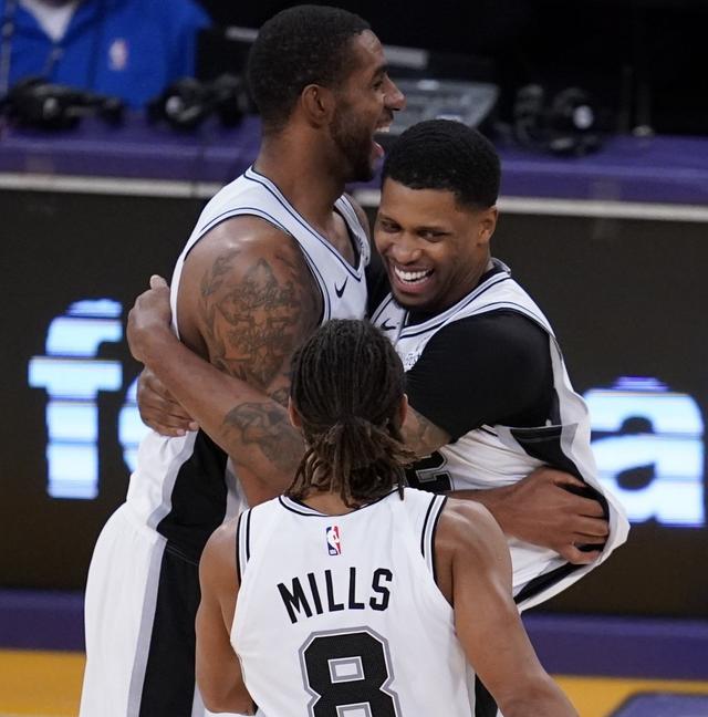 屡屡遭遇僵 屡屡遭遇僵