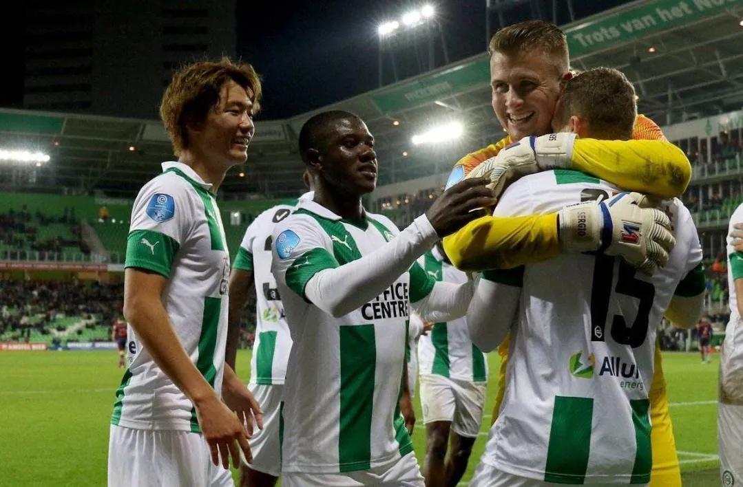 一样笼罩着 一样笼罩着