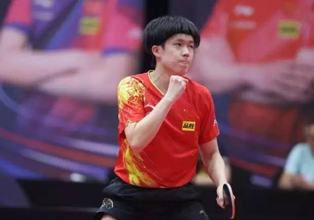 他是一名英 他是一名英